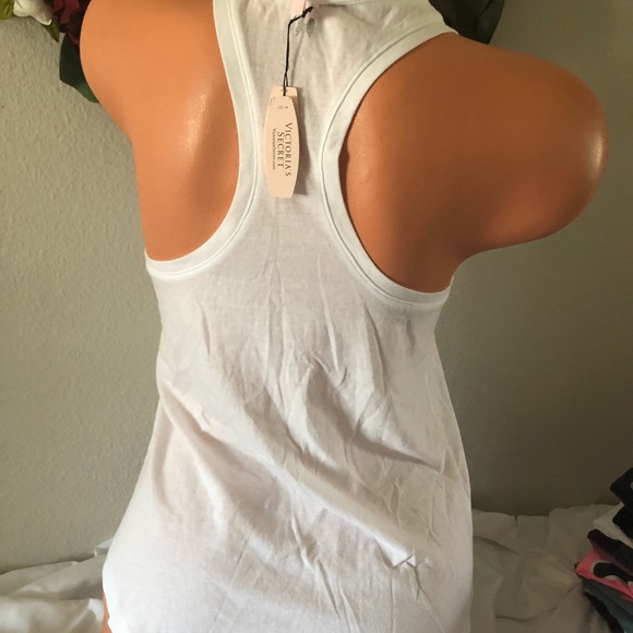 NWT VS Tank - Picture 2 of 2